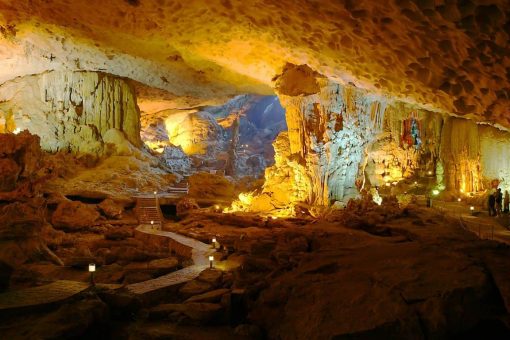 Thien Canh Son Cave in Halong Bay