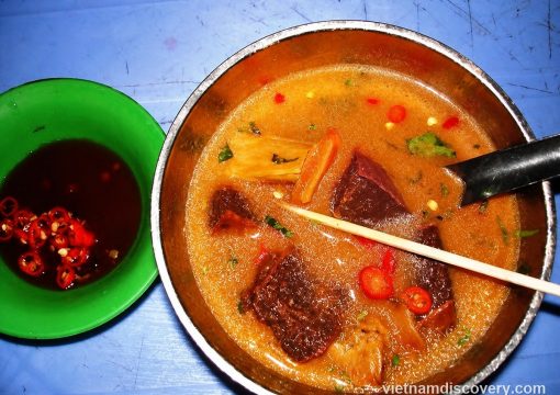 Phá Lấu: A Popular Vietnamese Street Food