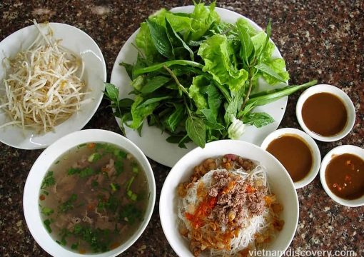 Phở Hai Tô: Gia Lai’s Two-Bowl Dry Phở